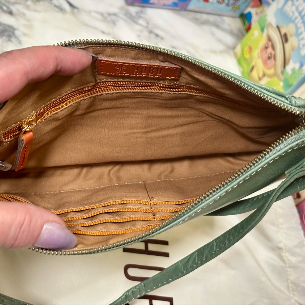 HOBO Jade Darcy Crossbody Leather Bag NWT 💚 - Picture 7 of 16